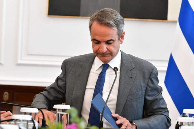 Η Ελλάδα καίγεται, ο Κυριάκος Μητσοτάκης παρακολουθεί – Δύο τετραετίες, στάχτες παντού, νεκροί και μηδέν πρόληψη
