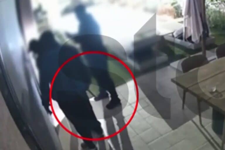 Κορωπί: Τρεις κουκουλοφόροι «μπούκαραν» σε μεζονέτα και άρπαξαν χρυσαφικά αξίας 15.000 ευρώ (βίντεο)