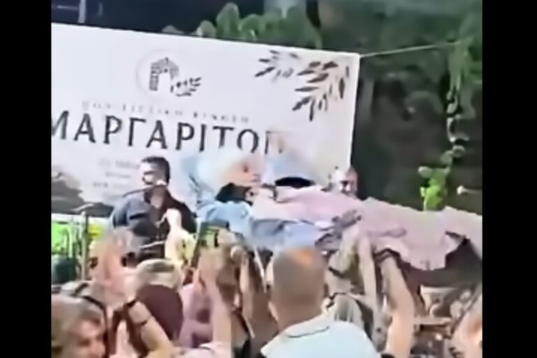 Απίστευτο σκηνικό στην Κρήτη: «Σήκωσαν» κατάκοιτη γιαγιά και την πήγαν σε πανηγύρι (βίντεο)