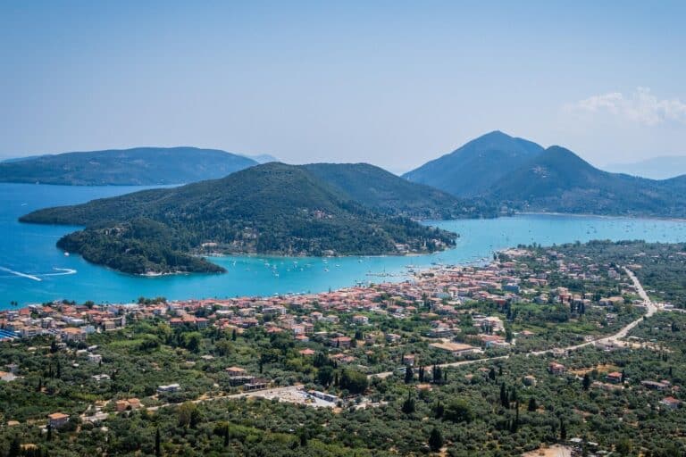 Λευκάδα: Ανήλικος έκλεψε από τουρίστα δαχτυλίδι αξίας 12.000 ευρώ – Στην κατοχή του βρέθηκαν και άλλα κοσμήματα (εικόνα)