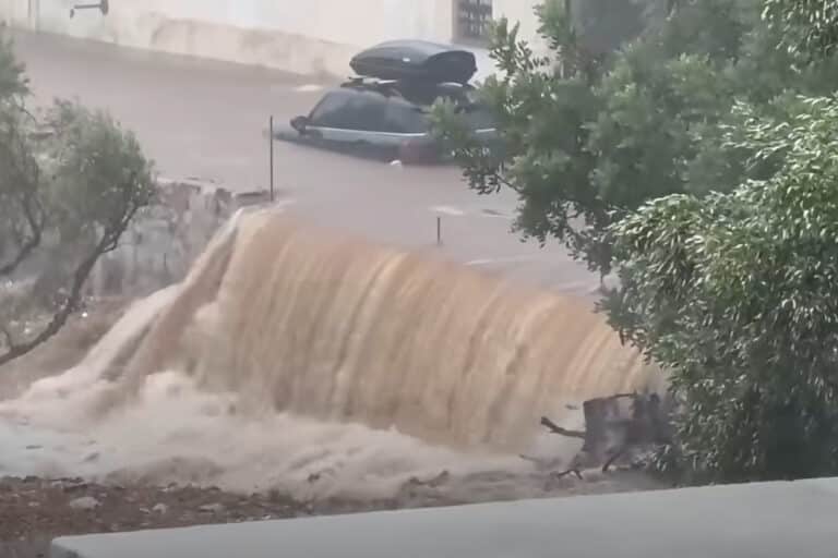 Γυναίκα τραυματίστηκε σοβαρά από κεραυνό στη Μάνη – Σφοδρό μπουρίνι με πλημμύρες και εγκλωβισμούς (βίντεο)