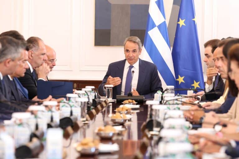 Μητσοτάκης στο Υπουργικό: «Στη ΔΕΘ ο οδικός χάρτης έως το 2030» – Τι είπε για την Τουρκία (βίντεο)