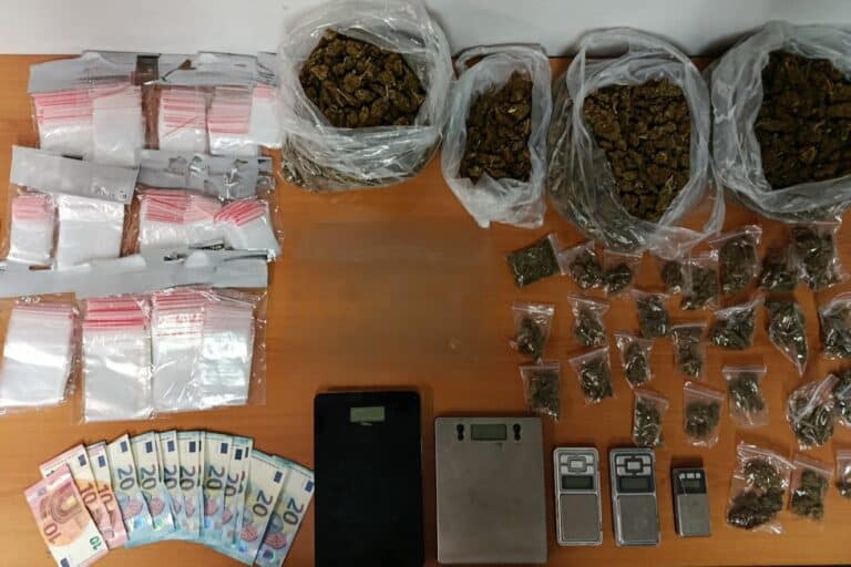 Θεσσαλονίκη: Χειροπέδες σε δύο άτομα για διακίνηση κάνναβης – Έκρυβαν τα ναρκωτικά σε μηχανή