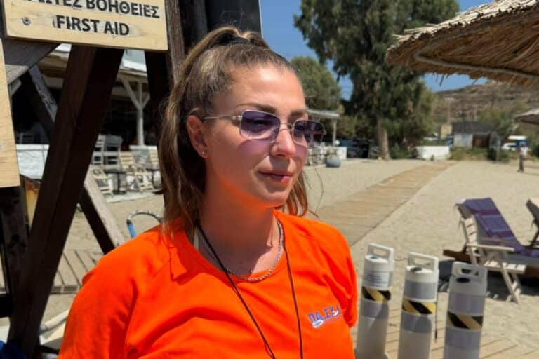 Σύρος: Ναυαγοσώστρια έσωσε 16χρονη που τραυματίστηκε πέφτοντας από μώλο