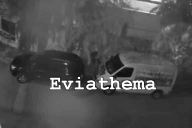 Νέα Αρτάκη: Άγνωστος πυρπόλησε δύο σταθμευμένα αυτοκίνητα – Δείτε βίντεο