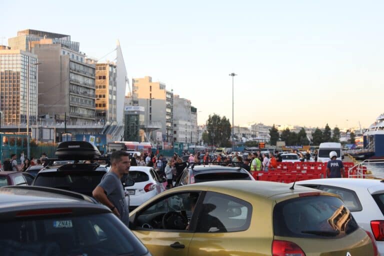 Κίνηση τώρα: Μεγάλες καθυστερήσεις γύρω από το λιμάνι του Πειραιά (χάρτης)