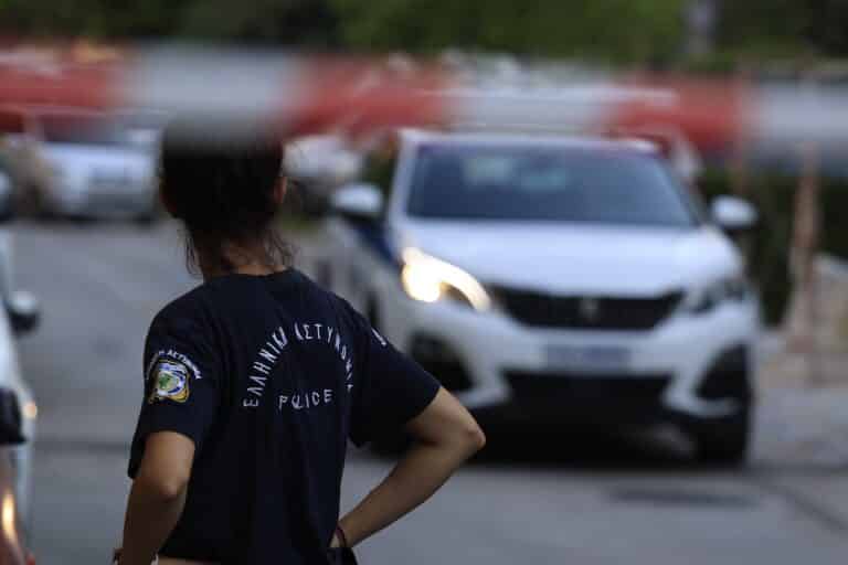 Θρίλερ στη Νίκαια: Άνδρας κρατά όμηρο τη γυναίκα του μέσα σε σπίτι και δηλώνει οπλισμένος