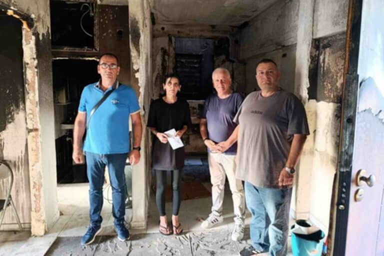Ορεστιάδα: Η ΠΟΜΕΝΣ στήριξε οικονομικά οικογένεια στρατιωτικού μετά την καταστροφή του σπιτιού της από φωτιά