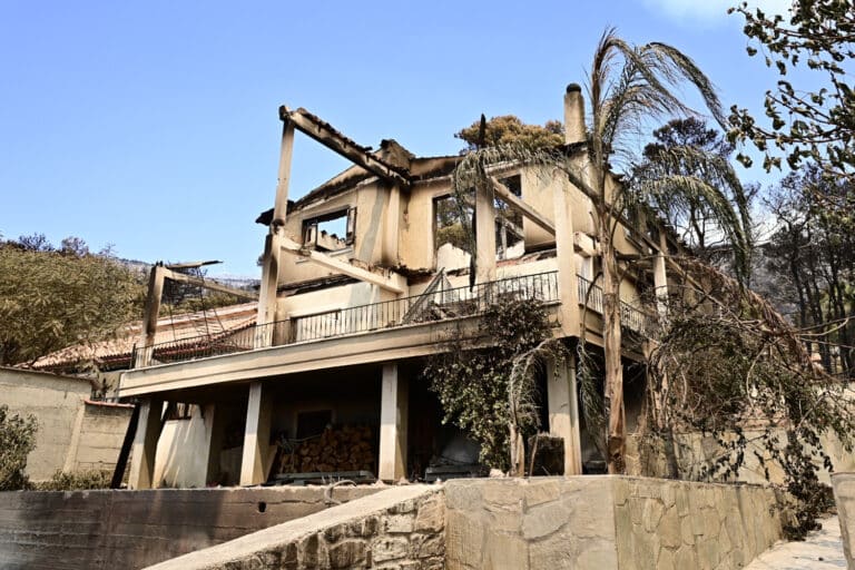 Νέα μηνύματα 112 για τη φωτιά στη Δυτική Αττική – Εκκενώνονται Κανδήλι, Άνω Βλυχάδα, Άγιος Κωνσταντίνος και ΒΙΠΕ Μεγάρων (βίντεο)