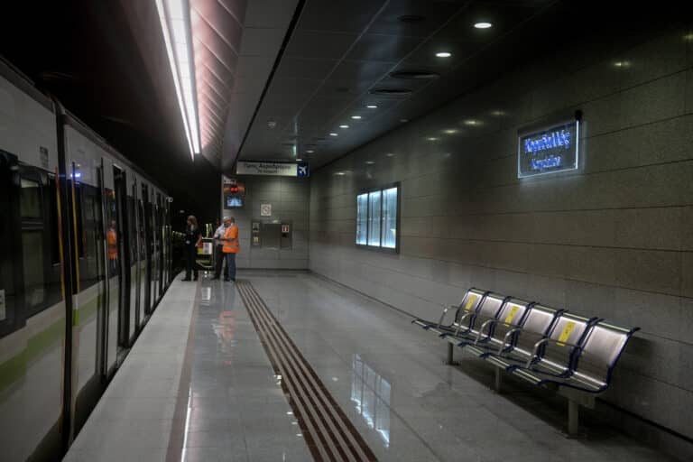 ΕΛ.ΑΣ. για επίθεση σε σταθμάρχη Μετρό στον Κορυδαλλό: «Ο άνδρας επιτέθηκε και σε αστυνομικούς, αλλά συνελήφθη»