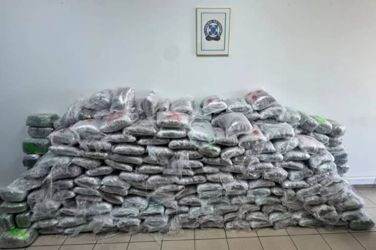 Θεσσαλονίκη: Έτσι έφτασε η ΕΛ.ΑΣ. στα μέλη του διεθνούς κυκλώματος – Οι πληροφορίες, το profiling και η επιχείρηση με τα 324 κιλά κάνναβης