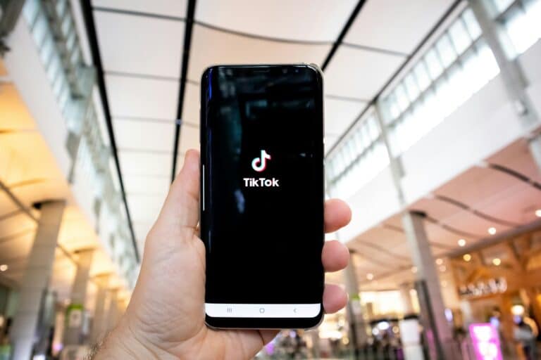 Το TikTok εξετάζει αποστολή χρημάτων μέσω μηνυμάτων – Πώς θα γίνεται η μεταφορά