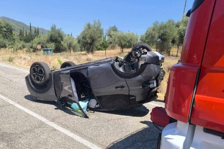 Τροχαίο στην Εθνική Οδό Αντιρρίου-Ιωαννίνων: IX προσέκρουσε στα στηθαία και ανατράπηκε – Δύο τραυματίες