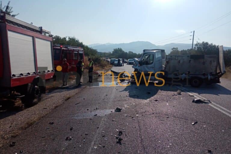 Οικογενειακή τραγωδία στις Σέρρες: Σκοτώθηκαν μητέρα και γιος – Βίντεο-σοκ από τη στιγμή της σύγκρουσης του ΙΧ με φορτηγό