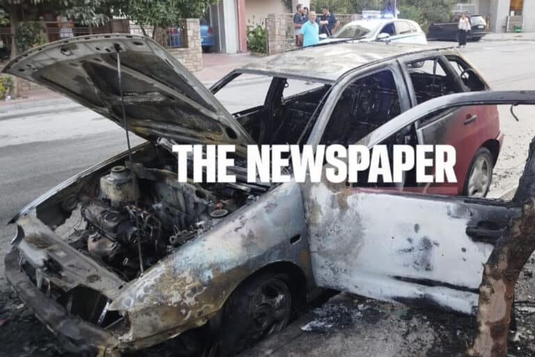 Βόλος: Φωτιά κατέστρεψε ολοσχερώς αυτοκίνητο στη Νέα Ιωνία – Εξετάζεται το ενδεχόμενο βραχυκυκλώματος (βίντεο)