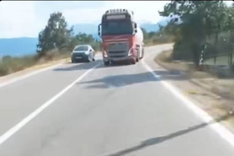 «Αν είχα αυτοκίνητο δεν θα μπορούσα να το αποφύγω», λέει ο οδηγός που παραλίγο να σκοτωθεί από βυτιοφόρο – Η ανακοίνωση της ΕΛ.ΑΣ.