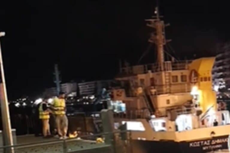 Χαλκίδα: Η στιγμή που φορτηγό πλοίο προσκρούει στην Παλιά Γέφυρα – Δείτε βίντεο 