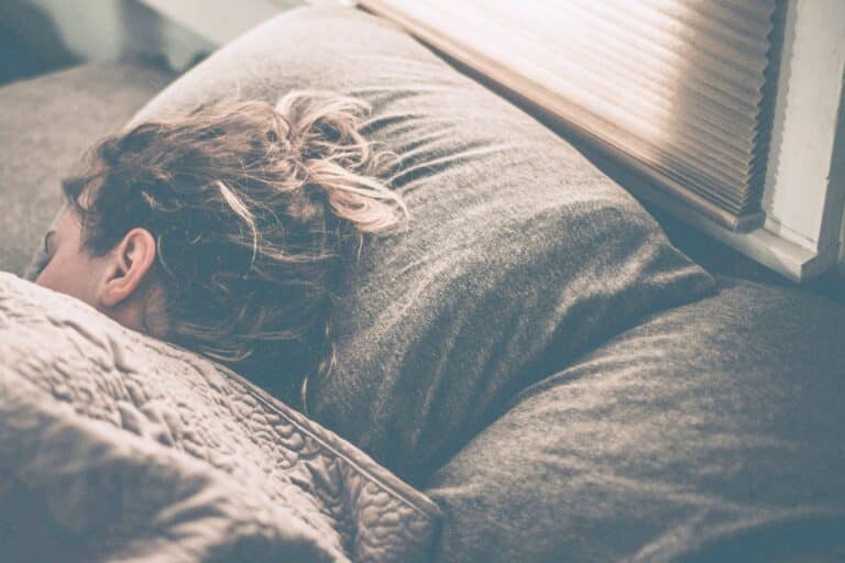 Πόσες ώρες ύπνου χρειαζόμαστε πραγματικά; Οι ειδικοί απαντούν ανά ηλικία