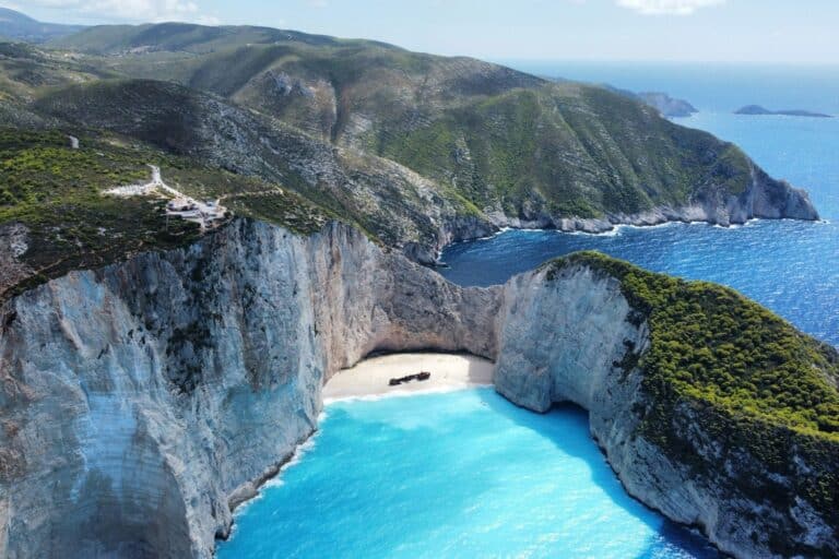 Daily Mail: «Βρετανίδες τουρίστριες κατήγγειλαν βιασμούς σε Ζάκυνθο και Κρήτη»