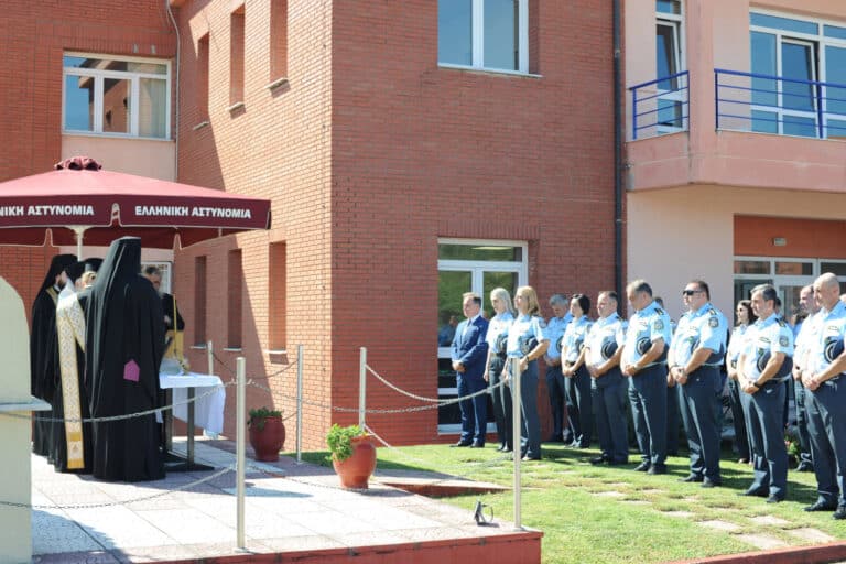 Πραγματοποιήθηκε αγιασμός στις Σχολές Μετεκπαίδευσης και Επιμόρφωσης της ΕΛ.ΑΣ. σε Αχαρνές και Βέροια (εικόνες)