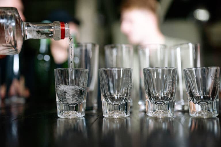 Κρήτη: Ανήλικοι πλαστογράφησαν πιστοποιητικά για να πιουν αλκοόλ