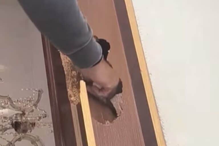 Ασπρόπυργος: Με βαριοπούλα έσπασαν ξύλινη κατασκευή σε κουζίνα για να εντοπίσουν ναρκωτικά – Δύο συλλήψεις (βίντεο)