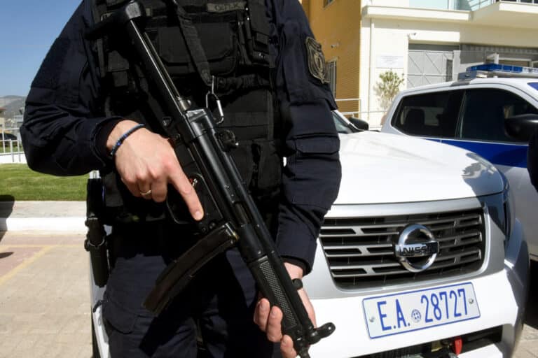 Άνω Λιόσια: Εντοπίστηκε εργαστήριο κάνναβης μέσα σε σπίτι – Συνελήφθη 39χρονος που διατηρεί κατάστημα τατουάζ