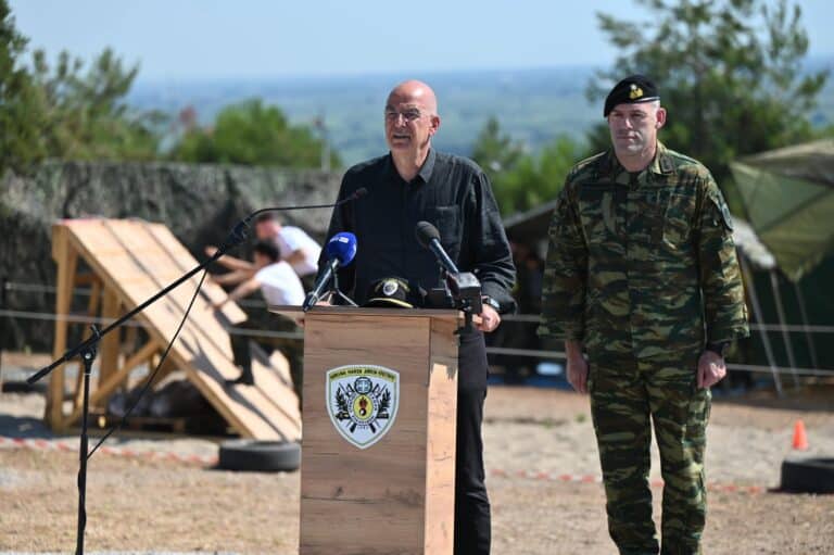 Δένδιας: «Οι πρώτες βοήθειες εντάσσονται στην εκπαίδευση των Οπλιτών»