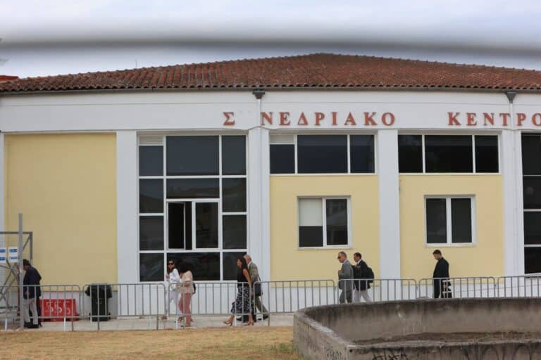 Τέμπη: Η δίκη συνεχίζεται με τις καταθέσεις των συγγενών θυμάτων – Η εκκρεμότητα με το κινητό του σταθμάρχη