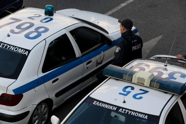 Θεσσαλονίκη: Συνελήφθη 18χρονος που μετέφερε τρεις μετανάστες χωρίς έγγραφα – Δύο ήταν κρυμμένοι στο πορτμπαγκάζ