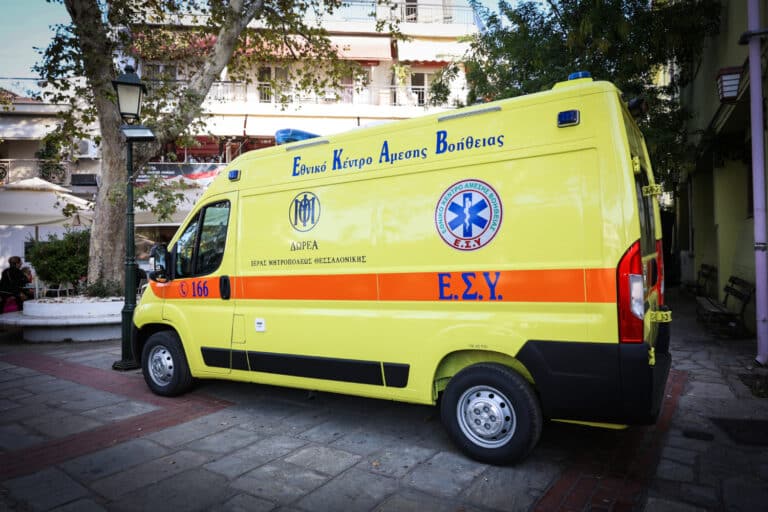 Θεσσαλονίκη: Οδηγός υπέστη επιληπτική κρίση και έπεσε πάνω σε δίκυκλο και τρία ΙΧ