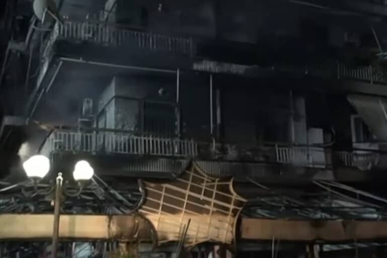 Μεγάλη φωτιά σε καφετέρια στη Νέα Ιωνία επεκτάθηκε σε πολυκατοικία – Συγκλονιστικές μαρτυρίες ενοίκων που απεγκλωβίστηκαν (βίντεο)