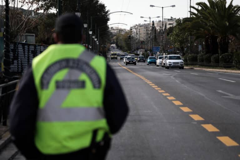 Έλεγχοι της Αστυνομίας για τη μη χρήση κράνους: Βεβαιώθηκαν πάνω από 2.390 παραβάσεις