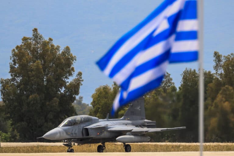 Ένοπλες Δυνάμεις: Αιφνιδιαστική κινητοποίηση σε Έβρο και νησιά – Σε δράση πλοία και μαχητικά