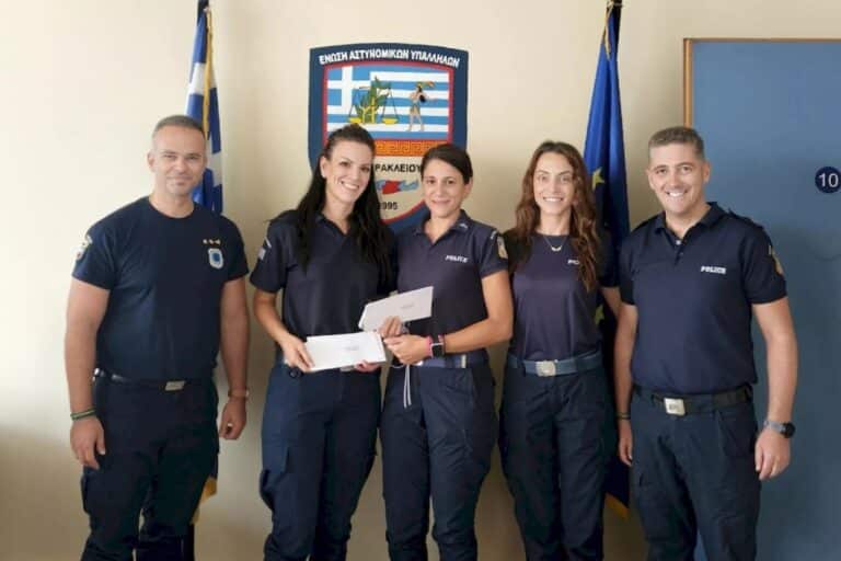 Η Ένωση Αστυνομικών Ηρακλείου μοίρασε στα μέλη της δωροκάρτες για τα παιδιά τους που θα φοιτήσουν στην Α’ δημοτικού