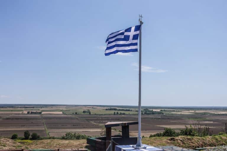 ΕΛ.ΑΣ.: Συνελήφθη διακινητής στον Έβρο που μετέφερε έξι παράνομους μετανάστες με ΙΧ