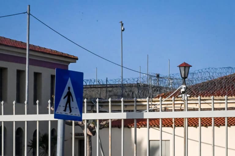Πάτρα: Κρατούμενος έβαλε φωτιά σε στρώματα στο Τμήμα Μεταγωγών – Yπέστη ελαφρά εγκαύματα