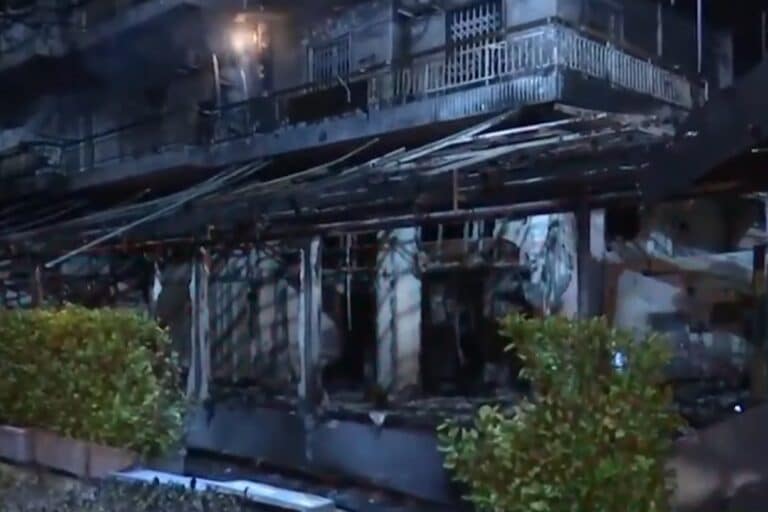 Νέα Ιωνία: Το Εκβιαστών αναλαμβάνει τη φωτιά που ξέσπασε σε καφετέρια – Οι «Lions» είχαν εκτελέσει εκεί Αλβανό υδραυλικό το 2023