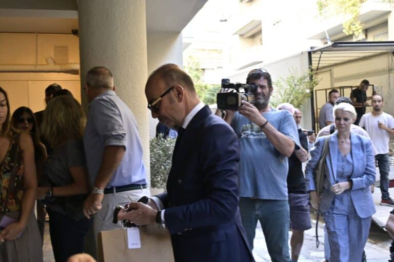 Θάνατος Μαζωνάκη: Συγκλονιστική η κατάθεση της 28χρονης γραμματέας του ιατρείου – «Άκουγα να φωνάζουν αδρεναλίνη, απινιδωτές»