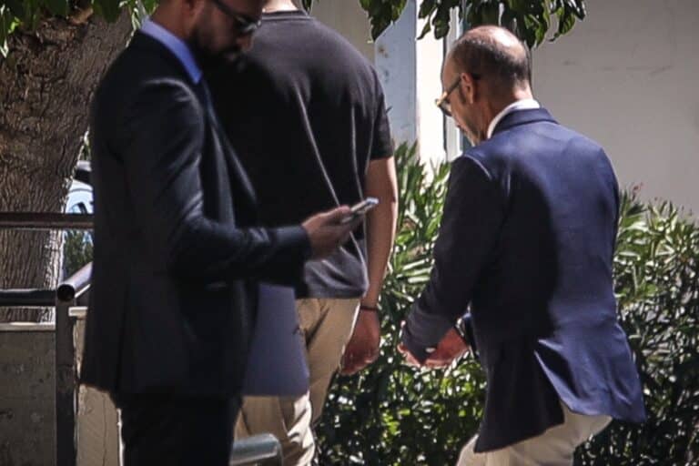 Γιώργος Μαζωνάκης: Προθεσμία για τη Δευτέρα πήραν οι δύο γιατροί – Αντιμέτωποι με κακούργημα