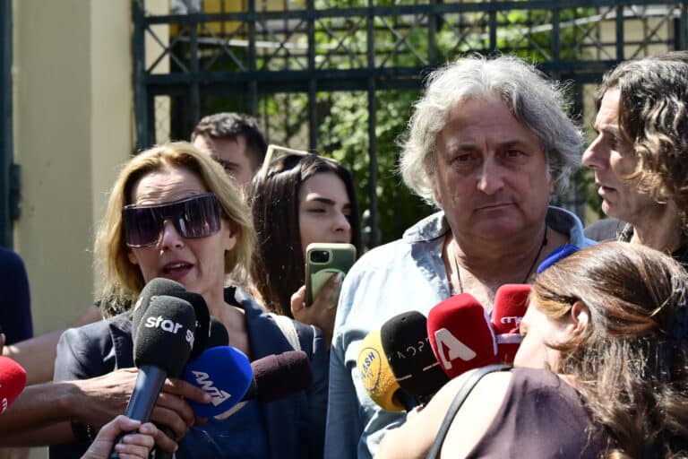 Υπόθεση Μαζωνάκη: Στον ανακριτή ο υπνοθεραπευτής – Καταγγελίες για σεξουαλική επίθεση και «μαύρες» αμοιβές