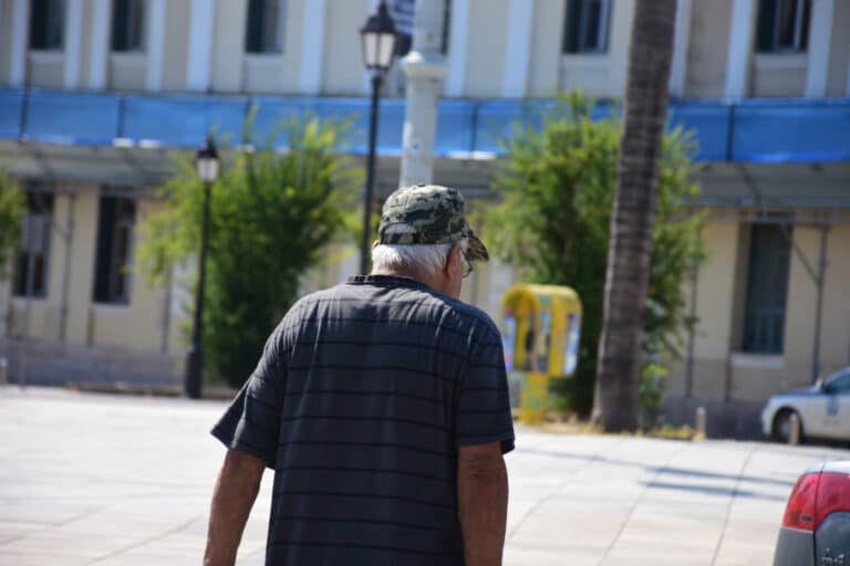 Λαμία: Παρίστανε τον αστυνομικό που θα τον προστάτευε και του άρπαξε 80.000 ευρώ