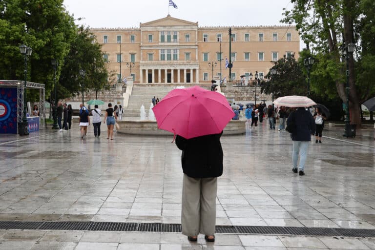 Καιρός: Βροχές και έως 8 μποφόρ στο Αιγαίο – Πότε έρχεται επιδείνωση