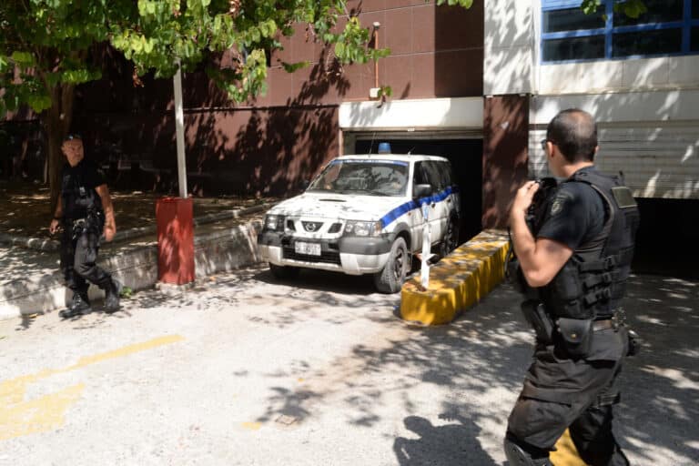 Καλαμάτα: Συνελήφθη 38χρονος για τους πυροβολισμούς στο κέντρο της πόλης – Τον αναγνώρισε 25χρονη