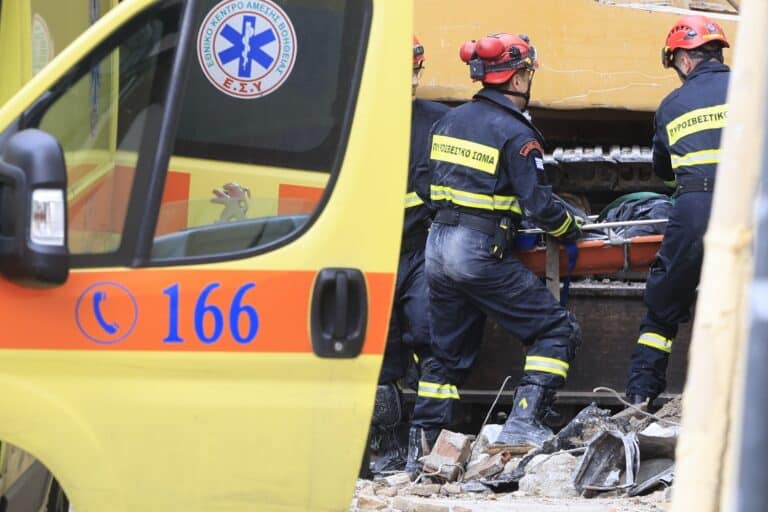 Έκρηξη στην Πλάκα: Εντοπίστηκε και δεύτερη σορός στα συντρίμμια του κτιρίου που κατέρρευσε (βίντεο)