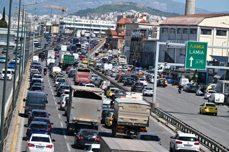 Κίνηση στους δρόμους της Αθήνας: Μποτιλιάρισμα στον Κηφισό – Ο χάρτης με τις καθυστερήσεις