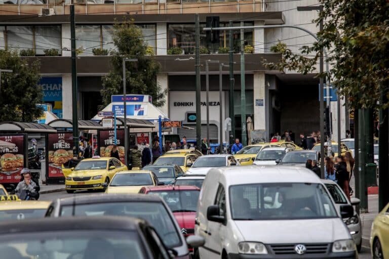 Κίνηση τώρα: Μποτιλιάρισμα στο κέντρο της Αθήνας λόγω τροχαίου – Πού αλλού υπάρχουν προβλήματα (χάρτης)