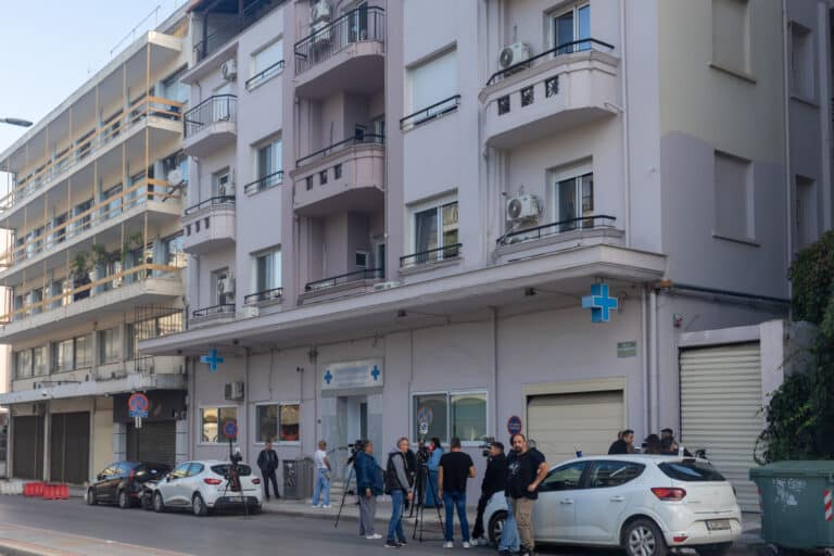 Θεσσαλονίκη: Παραμένουν ασθενείς στην κλινική παρά την ανάκληση της άδειας – Νέες καταγγελίες
