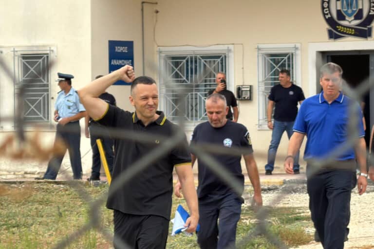Απανωτά χτυπήματα στη ΝΔ – Έρχεται και κόμμα Κασιδιάρη