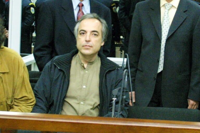 Σαν σήμερα ο Δημήτρης Κουφοντίνας παραδόθηκε στη ΓΑΔΑ – Η ημέρα που τελείωσε η καταδίωξή του